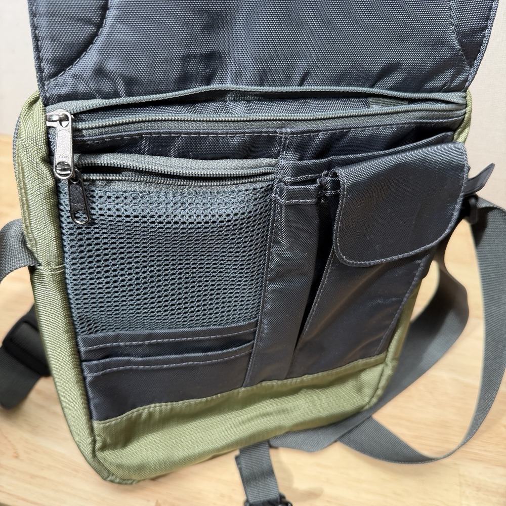 Eagle Creek Travel Crossbody Messenger Bag Green Organizer Passport Utility - Picture 7 of 13